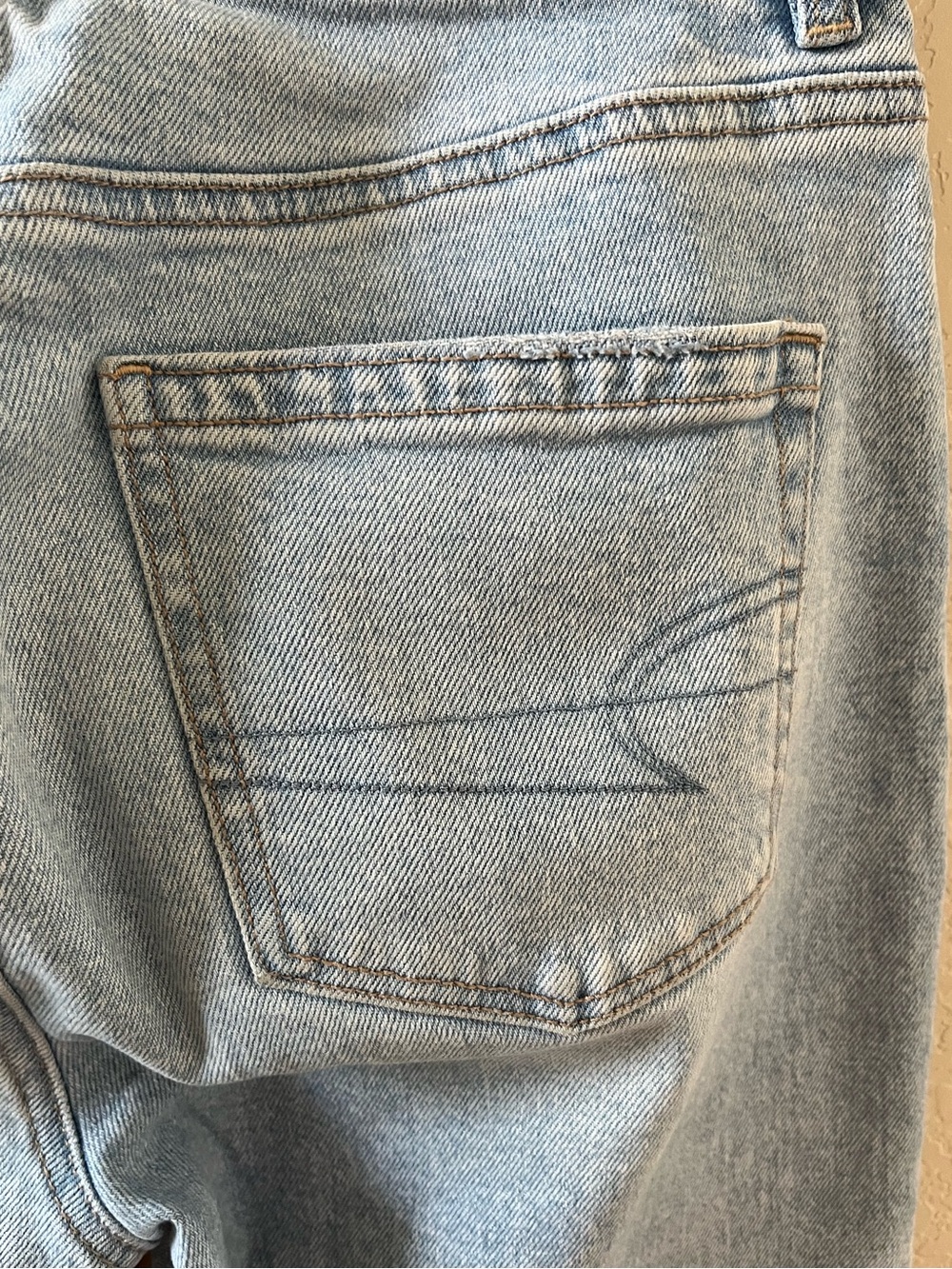 American Eagle Women’s Light Wash Strigid Jeans Size 0 Regular - Picture 5 of 9